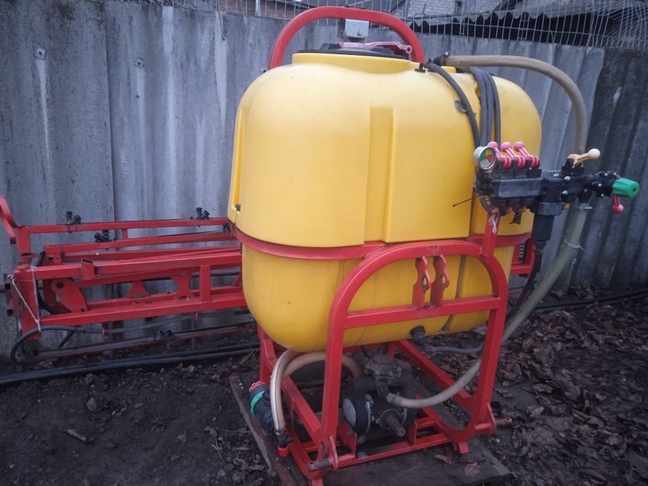 Продам оприскувач навісний 400л