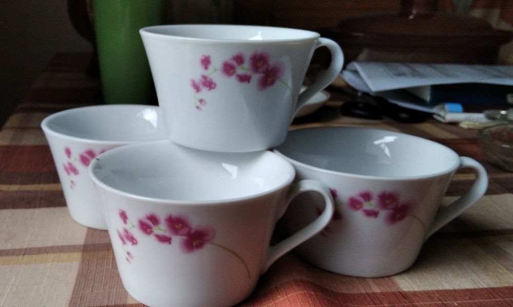 Filiżanki porcelana kawa, bulion