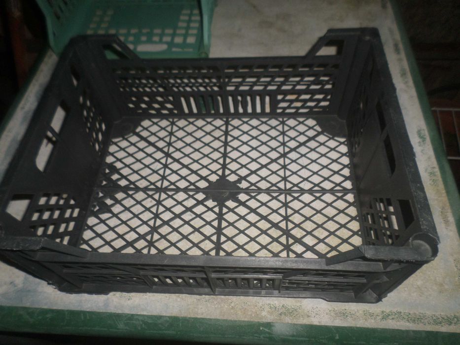 10 cx plasticas  pretas / resistentes