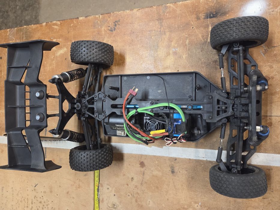 RC Carson Ninja 4×4. Skała 1:10