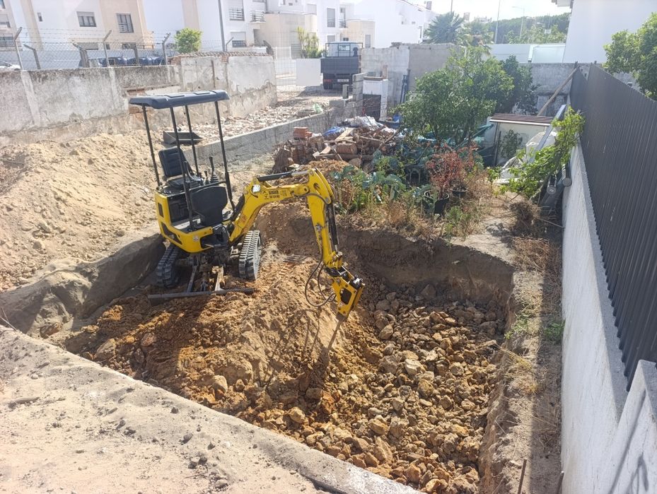 Escavação,terraplanagem ,demolições e outros serviços
