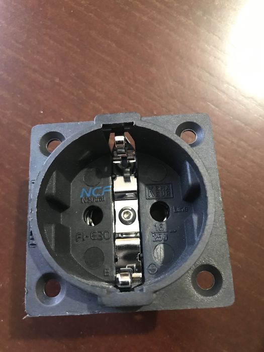 Розетка Furutech fi-e30 ncf (r)