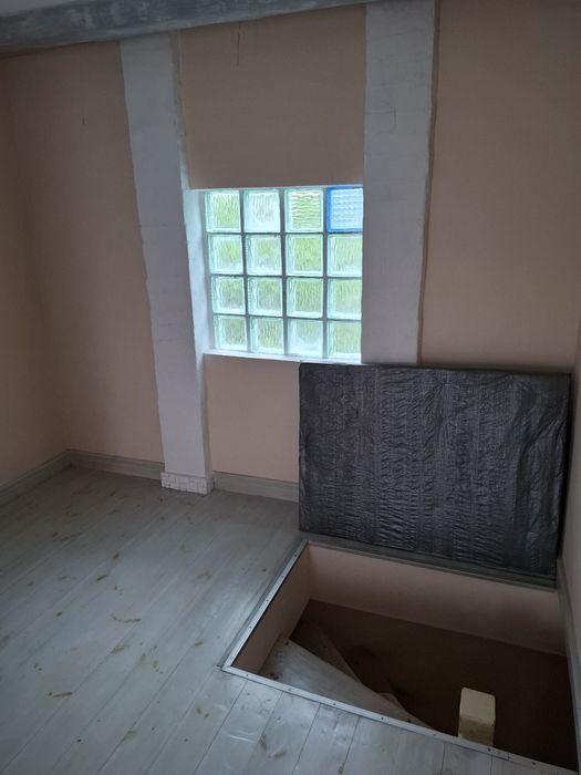 Цегляний будинок в селі Мотовилівська Слобідка, є піч