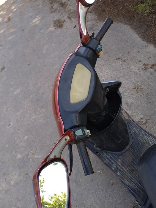 Продам скутер в робочому стані кого цікавить звиртайтесь за номером