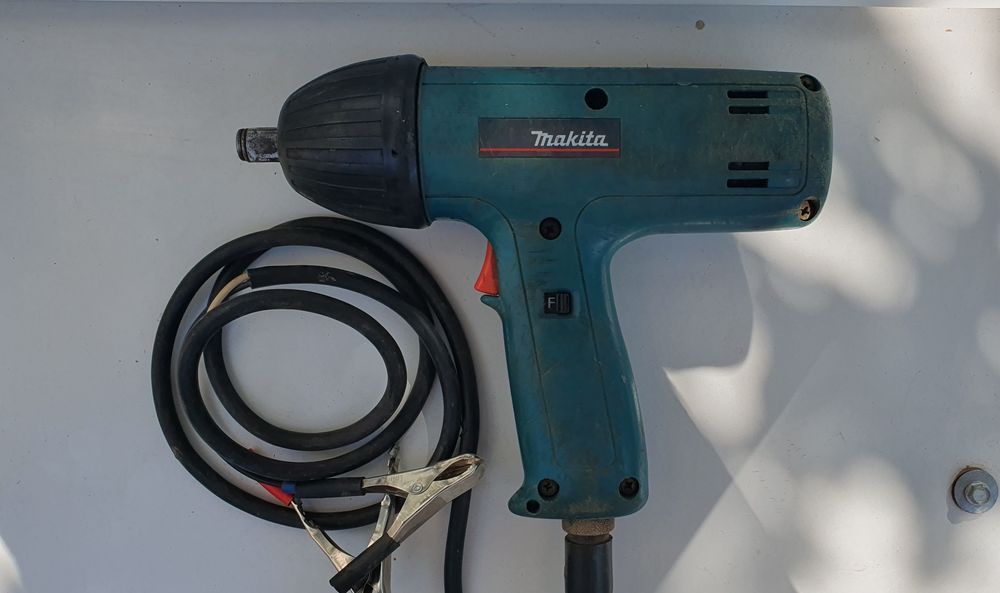 Гайковерт Makita