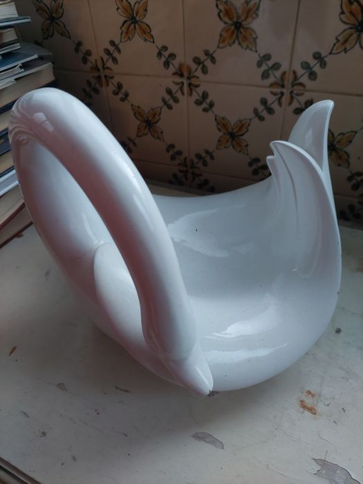 Antique Swan-shaped Ceramic Fruit Bowl425767543631390722