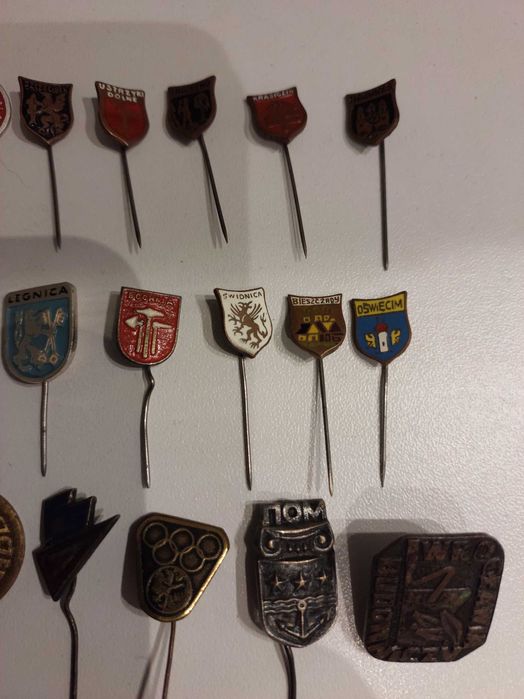 Przypinki, wpinki, stare odznaki 37 szt.