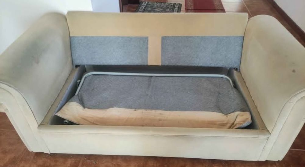Sofá com cama  e 2 pequenos