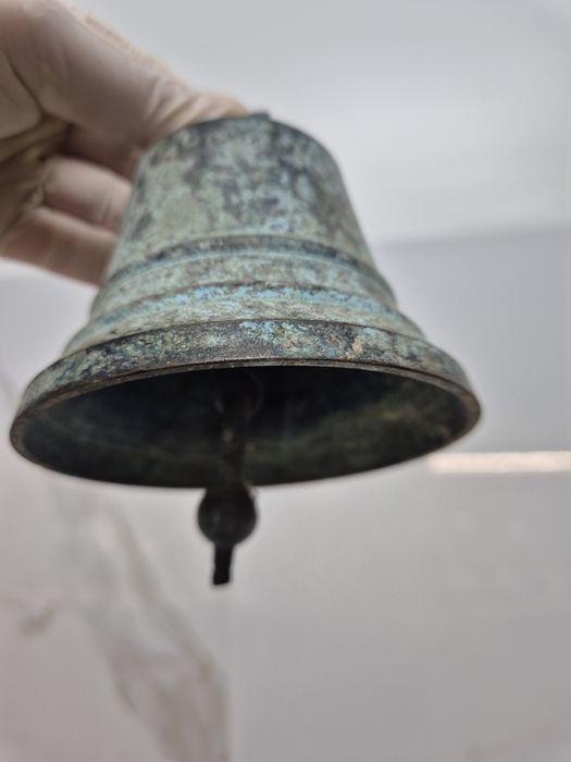 Sino antigo em latão