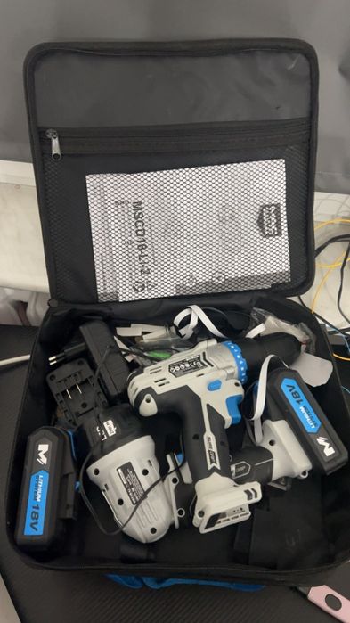 Zestaw MacAllister 18V: Wkrętarka + Latarka + 2x Aku