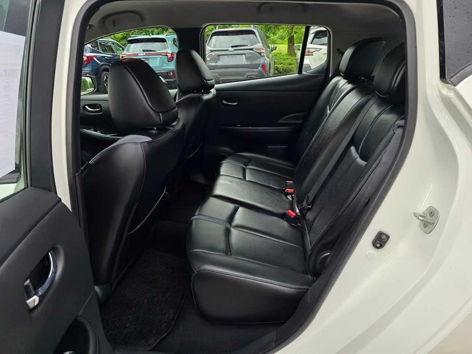 Nissan LEAF SV      2018
