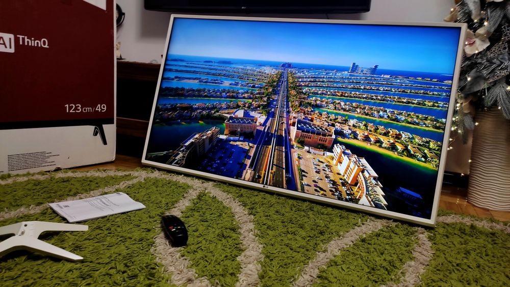 Білий телевізор LG 4K 50" , SmartTV, YouTube, WiFi, airplay