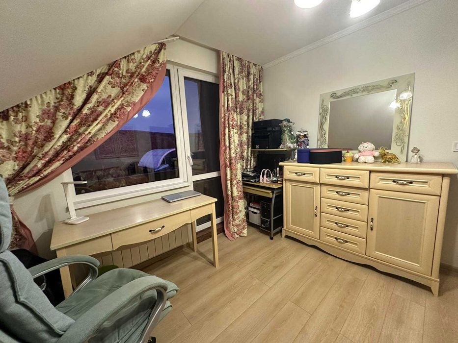 Продається сучасний 1,5-рівневий будинок у с. Барвінок