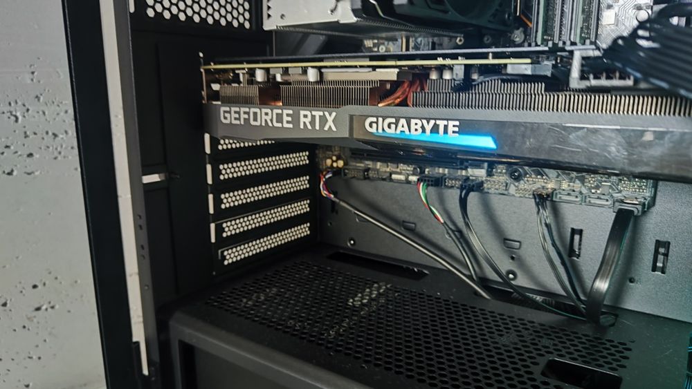 i5 10500 ram 16gb rtx 3070ti wifi Bluetooth ssd 600w