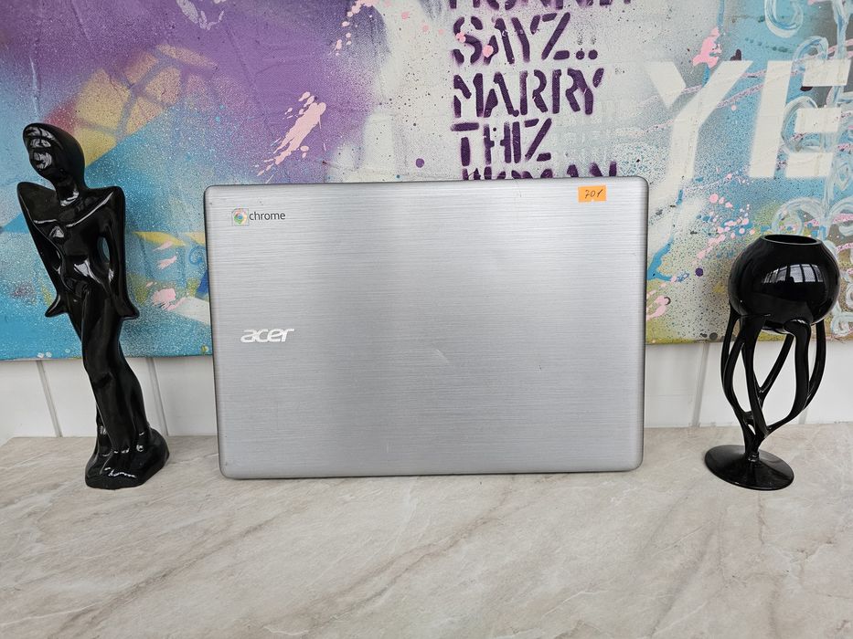 Хромбук Acer. Металевий корпус
