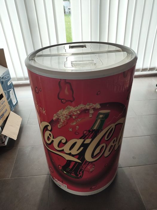 Продам холодильник Кока кола