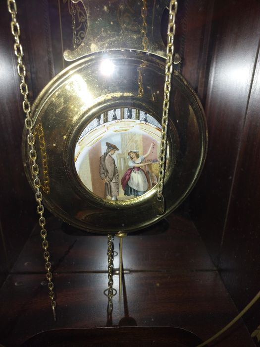 Relógio antigo de pesos