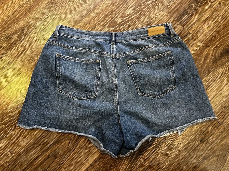 krótkie spodenki C&A rozm.44