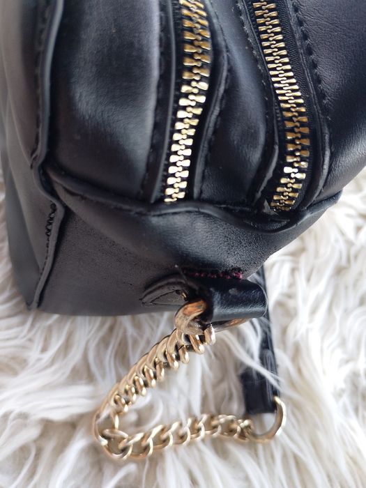 Czarna torebka listonoszka Lulu Castagnette