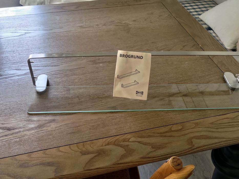 Prateleira de vidro IKEA brogrund