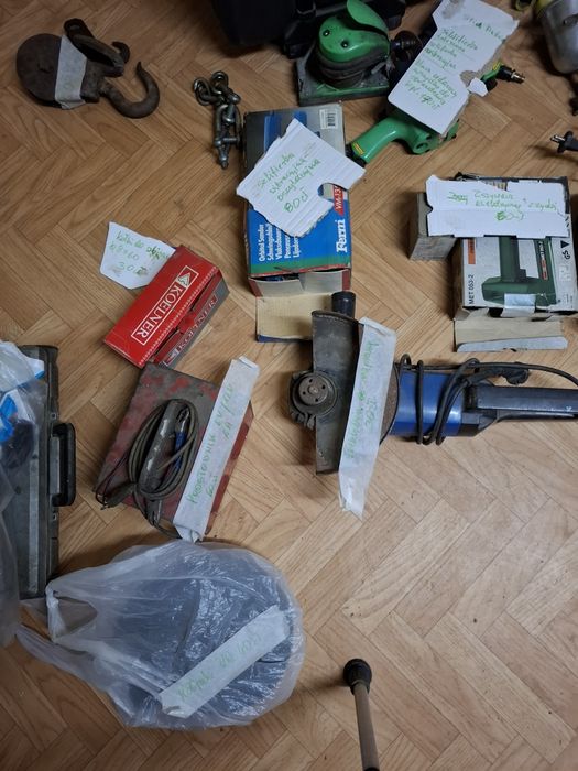 Butelka bardzo stara oraz inne rzeczy