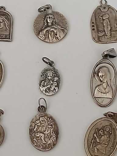 Zestaw 9 starych medalików