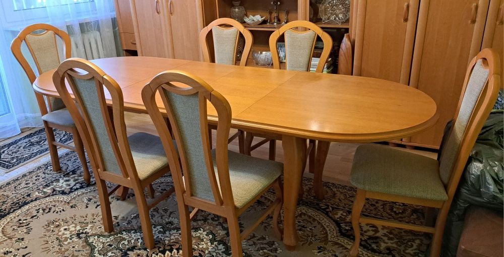 Stół drewniany, rozkładany i 6 krzeseł