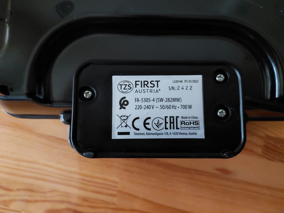 Вафельниця First FA-5305-4, нюанс.