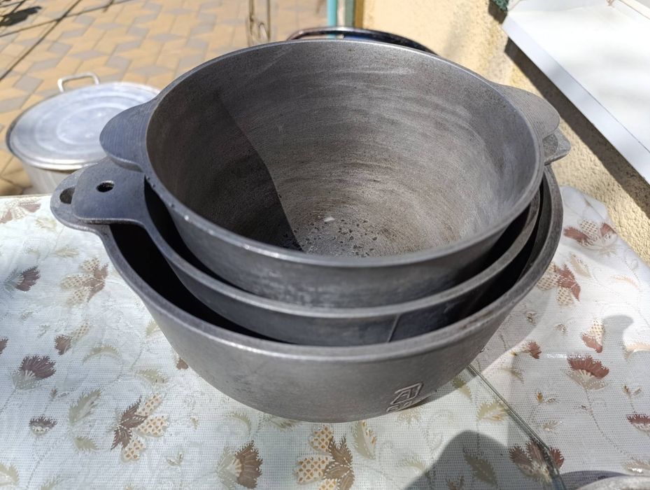 Продам кастрюли разные.у
