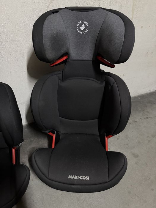 3 Cadeiras Auto Maxi-Cosi / Bébé Confort 15-36 kg com ISOFIX