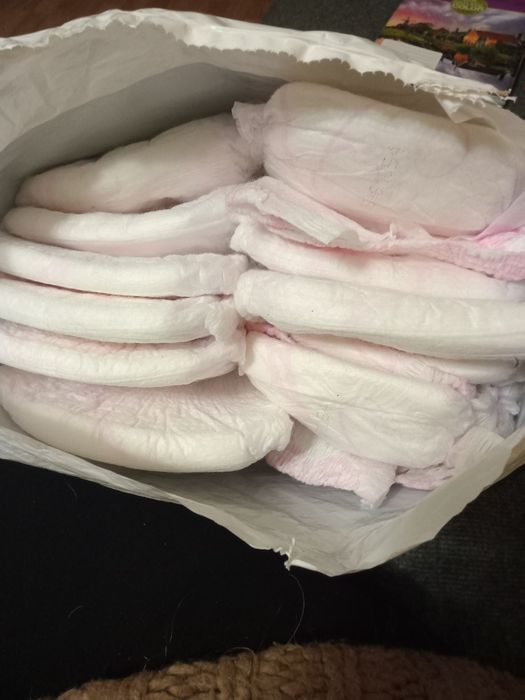 Памперсы ,пеленки.