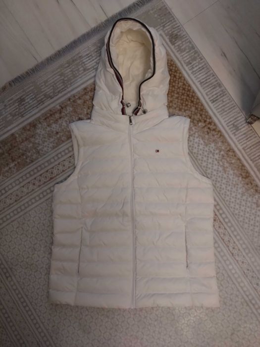 Kamizelka Tommy Hilfiger (biała)/rozmiar M