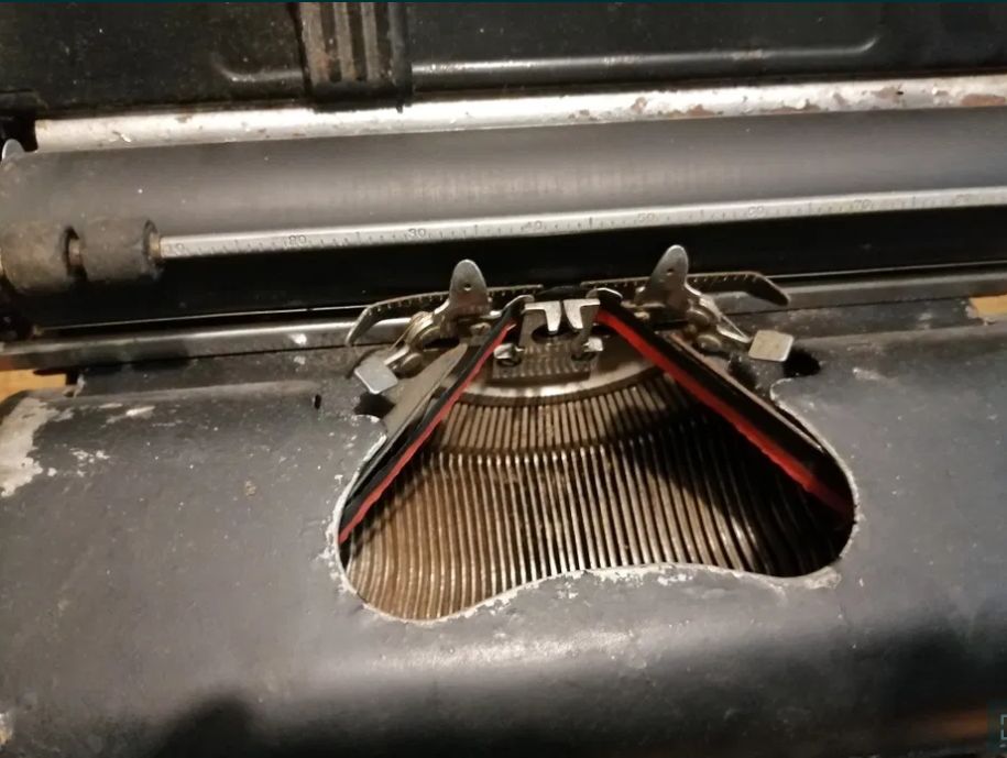Máquina de escrever antiga64585234337283122