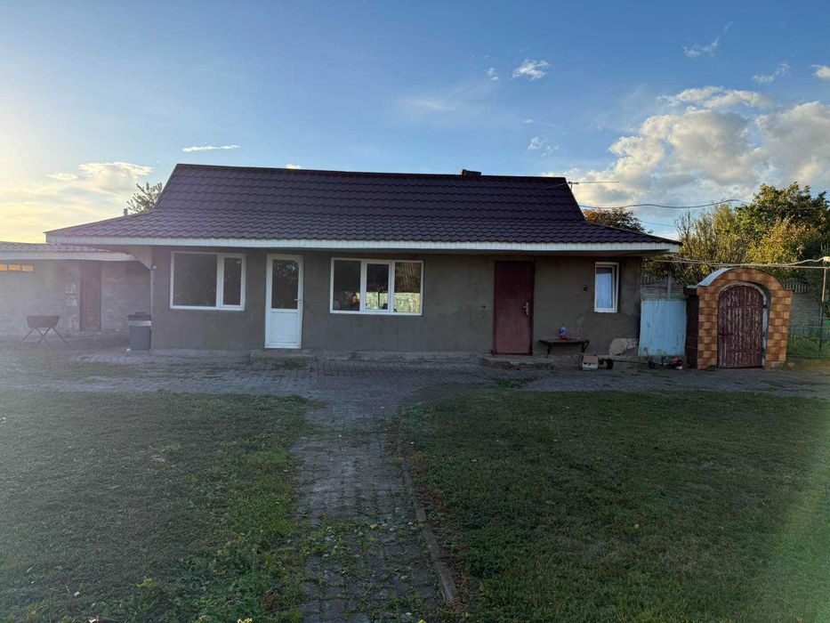 Продам хату з господарством