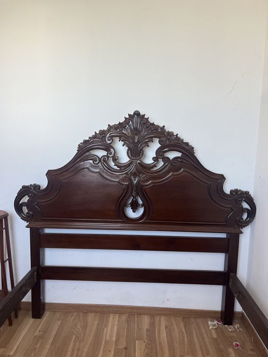 Cama de casal em castanho64551891842307121