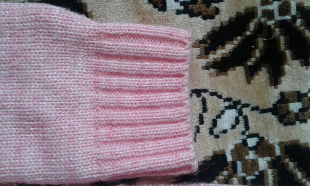 Нарядный свитерок.