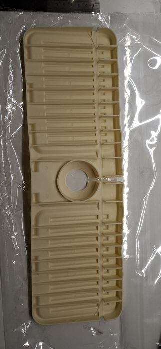 Новая накладка на мойку под смеситель 12х38 см, цвет слоновой кости