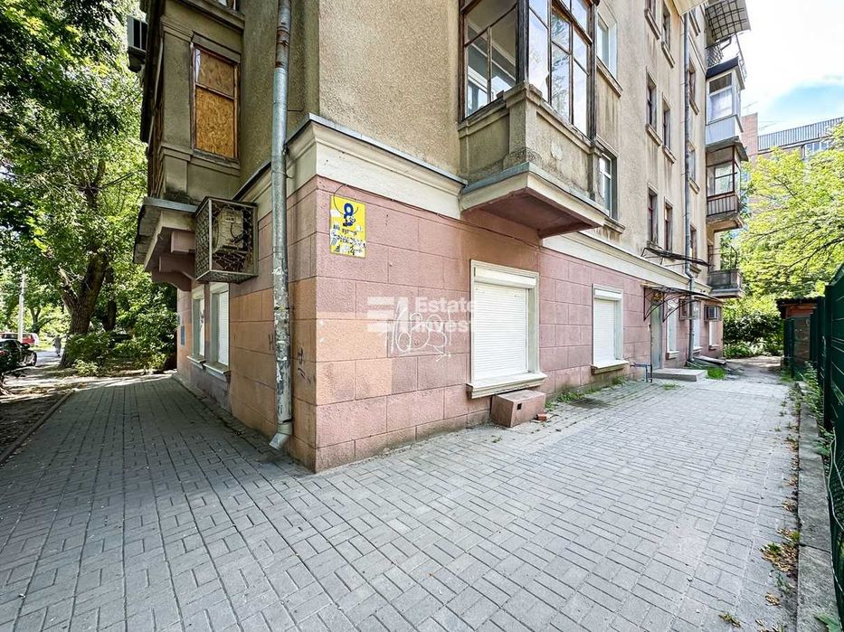 Продам помещение под офис, клинику, фонд по адресу:  ул. Крымская, 8.