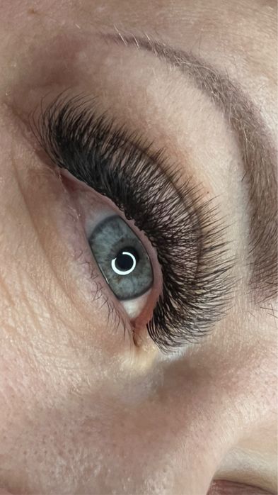 Нарощення вій **