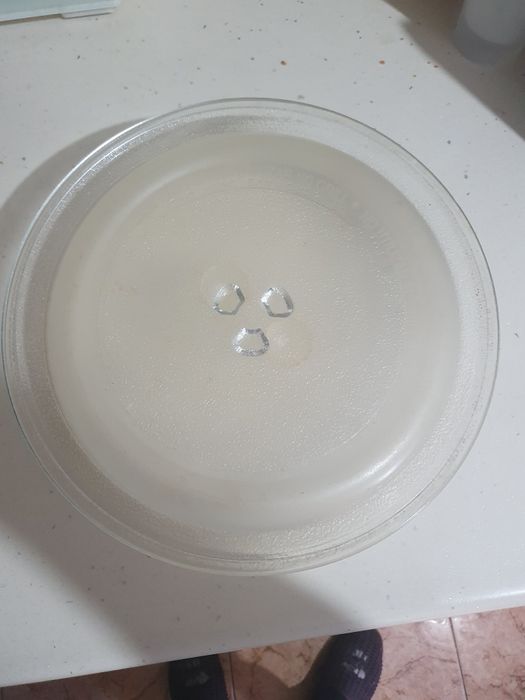 Prato do micro-ondas como novo