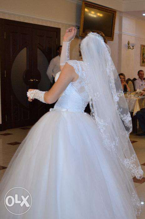 Продам гарну весільну сукню
