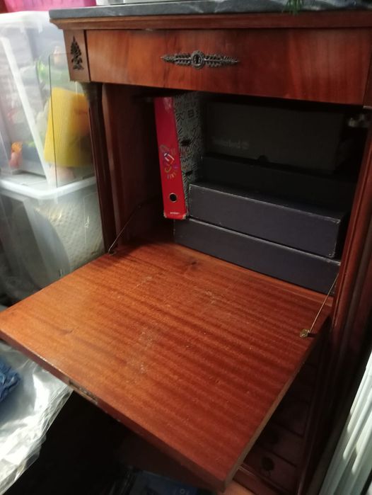 Bar Antigo com tampo em pedra