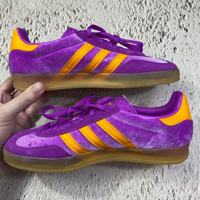 ih0277 Оригінал нові оригінал жіночі кеди adidas gazelle indoor purple