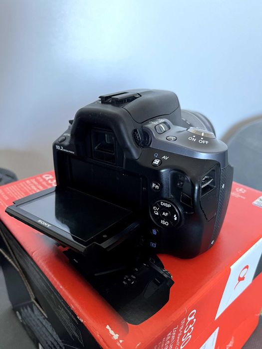 Câmara Sony Alpha DSLR-A330, Filtro UV, Cartão de Memória 1Gb, Bolsa