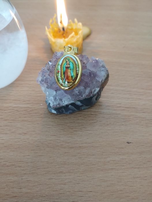 Naszyjnik i medalik Matka Boska z Gadelupe