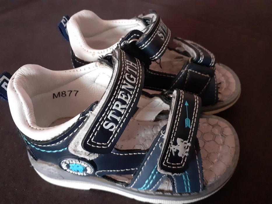 Шкіряні дитячі босоніжки