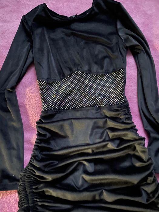 Плаття з оксамиту та камінчиків