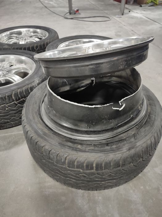 Диски с шинами,r18 255/55 один диск удареный