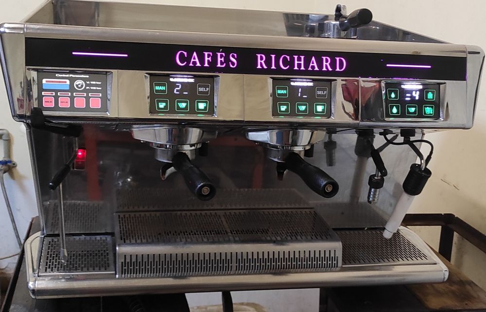 Профессиональная мультибойлерная кофемашина unik stella