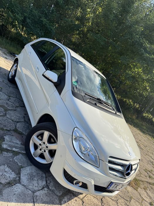 Mercedes-Benz  B200
